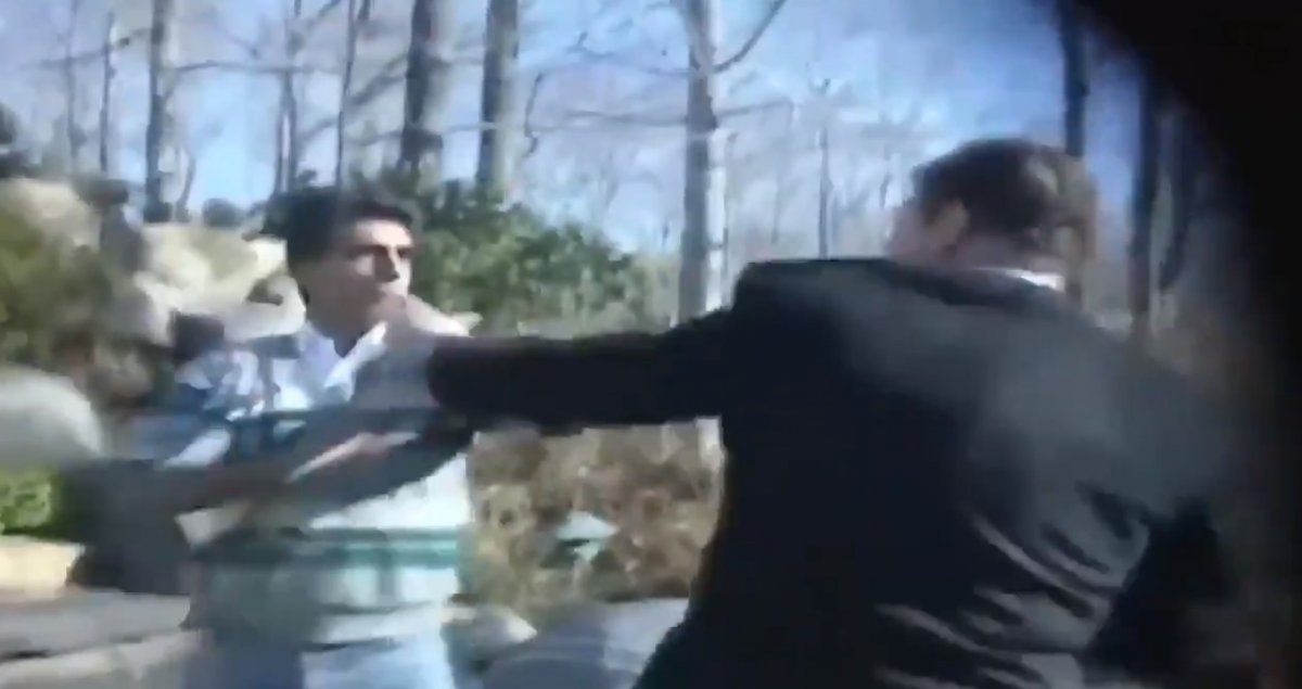 Uğur Dündar'ın mikrofonla adam dövdüğü röportaj