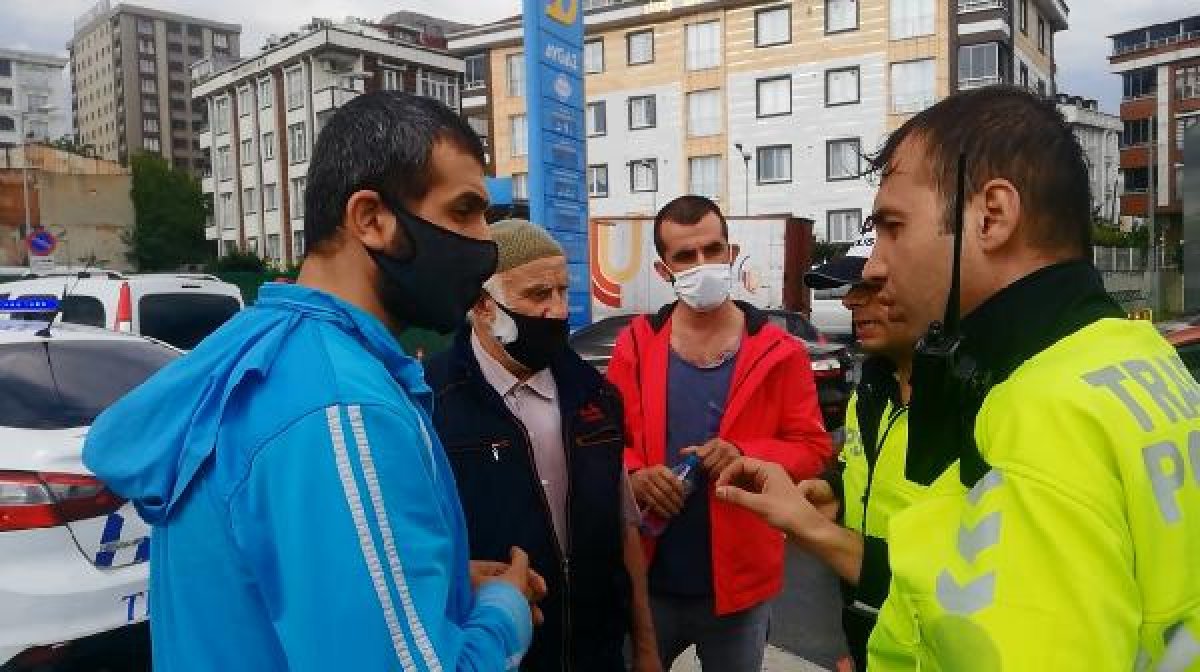 Sultangazi'de minibüs kadına çarptı, 20 metre sürükledi