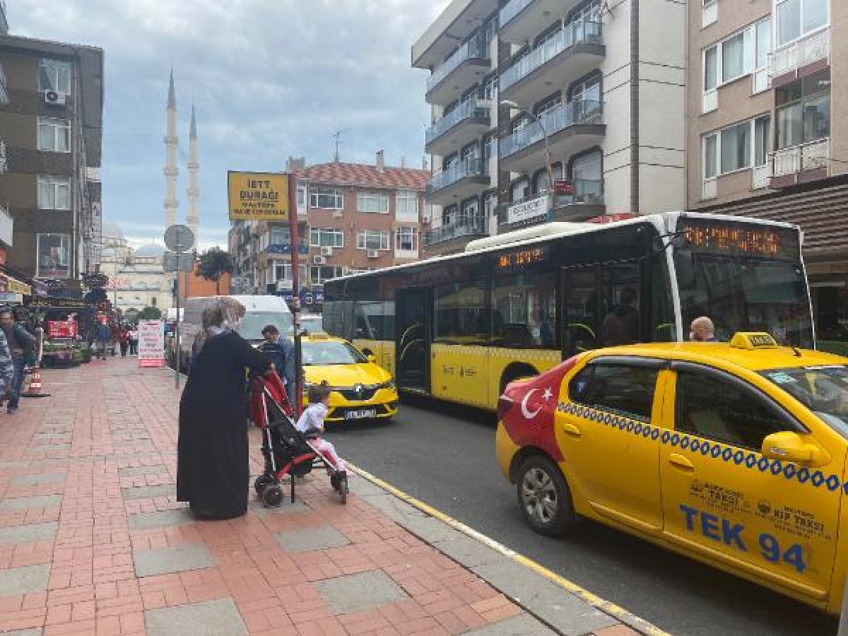 d Maltepe'de otobüsten inmeye çalışan kadına kapı çarptı