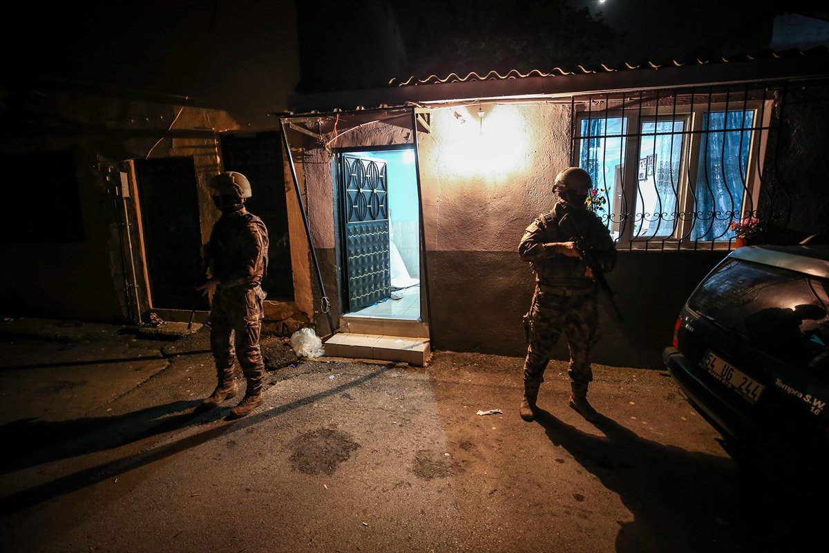 a Bursa'da 2 bin 500 polisten asayiş operasyonu