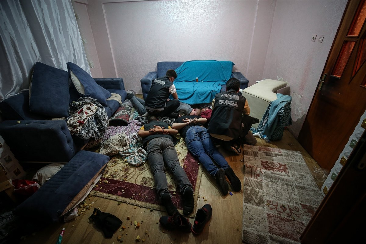 a Bursa'da 2 bin 500 polisten asayiş operasyonu