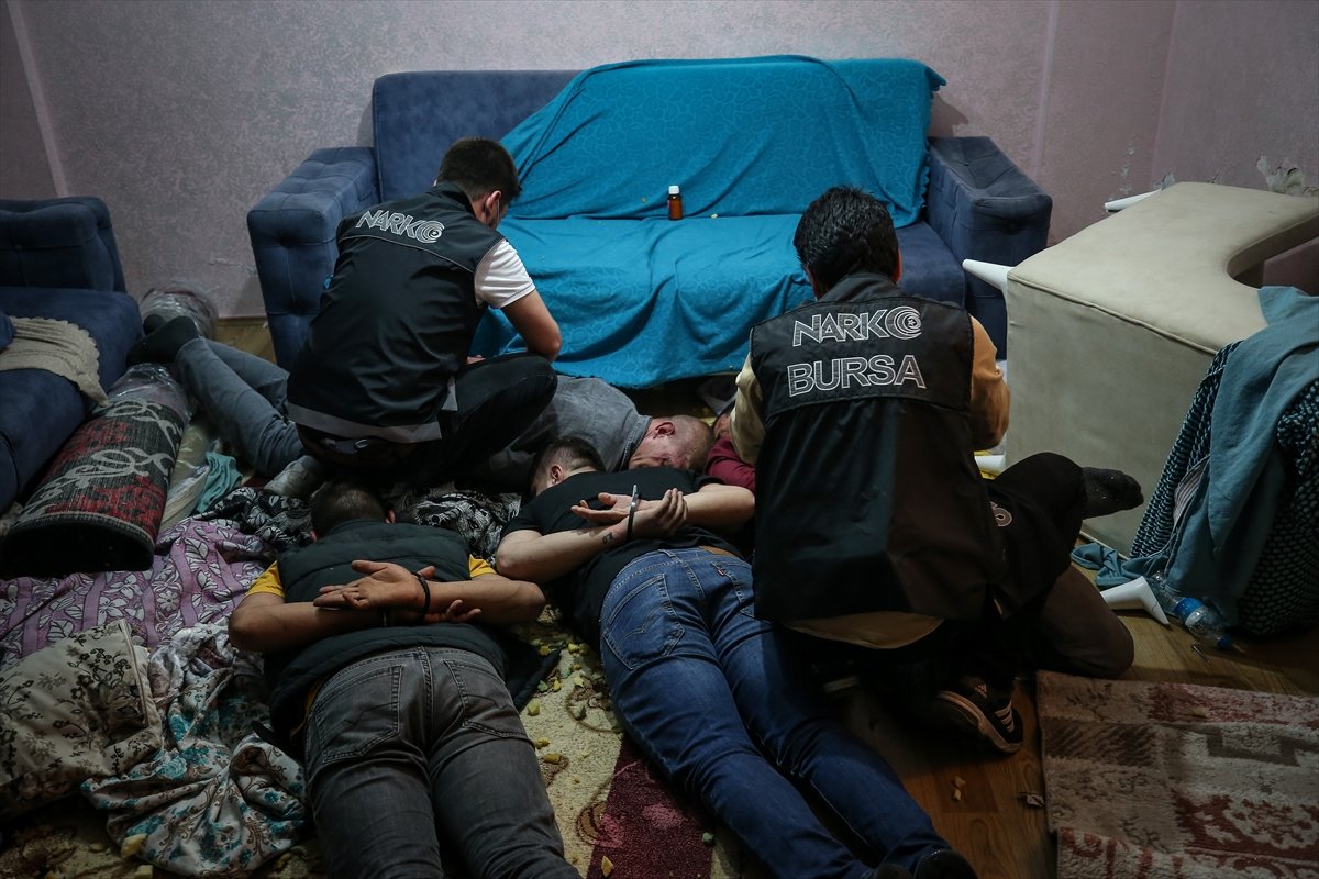 a Bursa'da 2 bin 500 polisten asayiş operasyonu