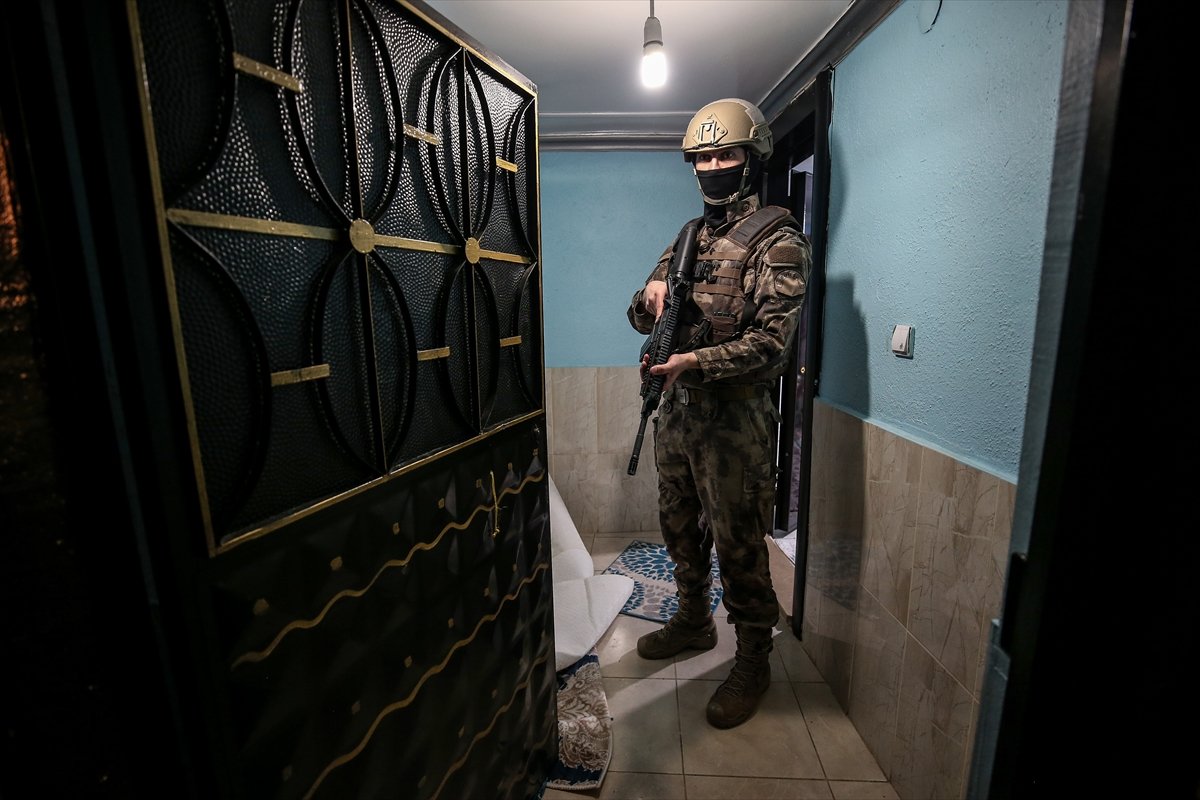 a Bursa'da 2 bin 500 polisten asayiş operasyonu