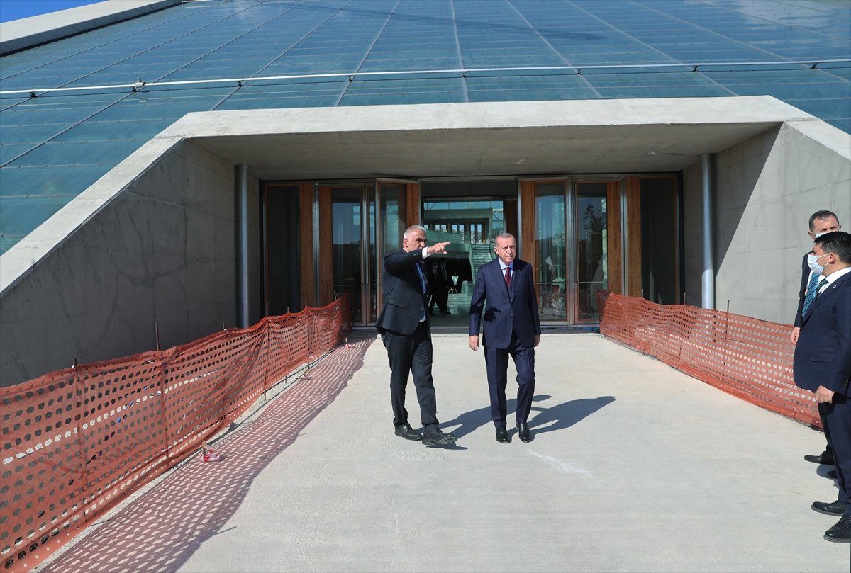 Cumhurbaşkanı Erdoğan CSO'nun yeni binasını inceledi