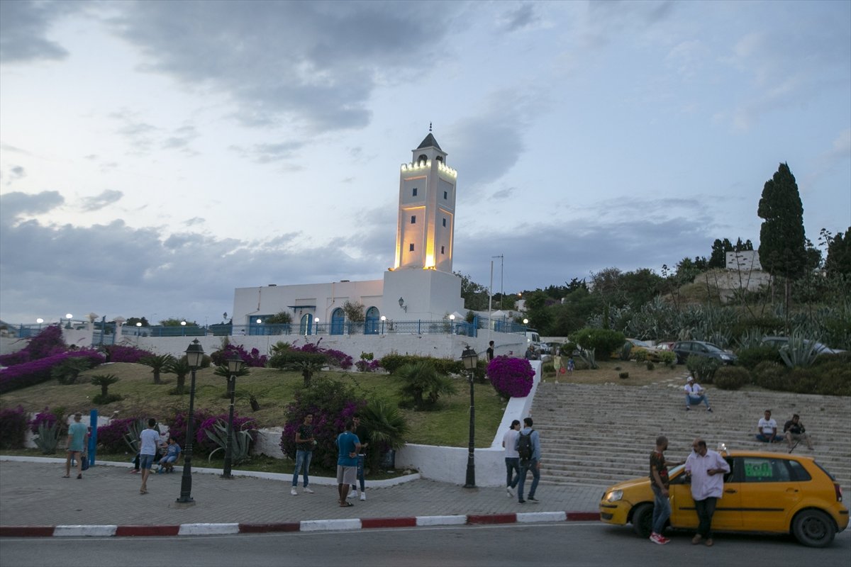 Tunus'ta da normalleşme başladı