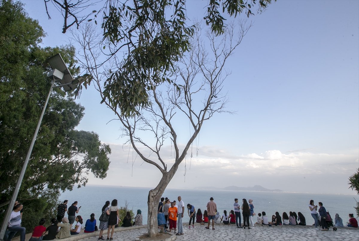 Tunus'ta da normalleşme başladı