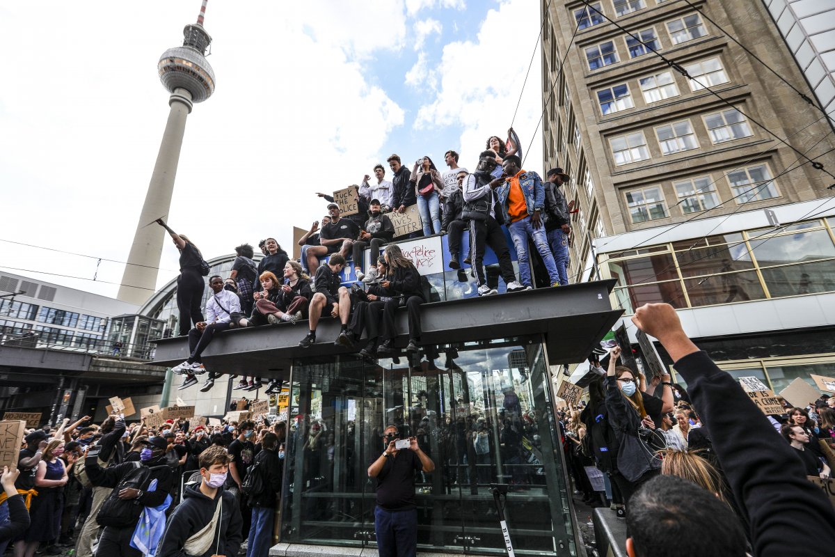 Almanya’da ırkçılık karşıtı protesto