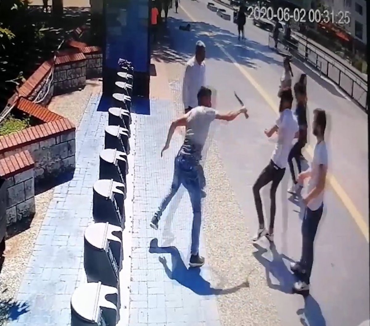 i Antalya'da sigara vermek istemeyince, bıçaklandı