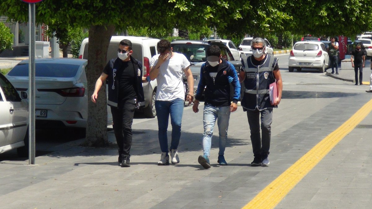 i Antalya'da sigara vermek istemeyince, bıçaklandı