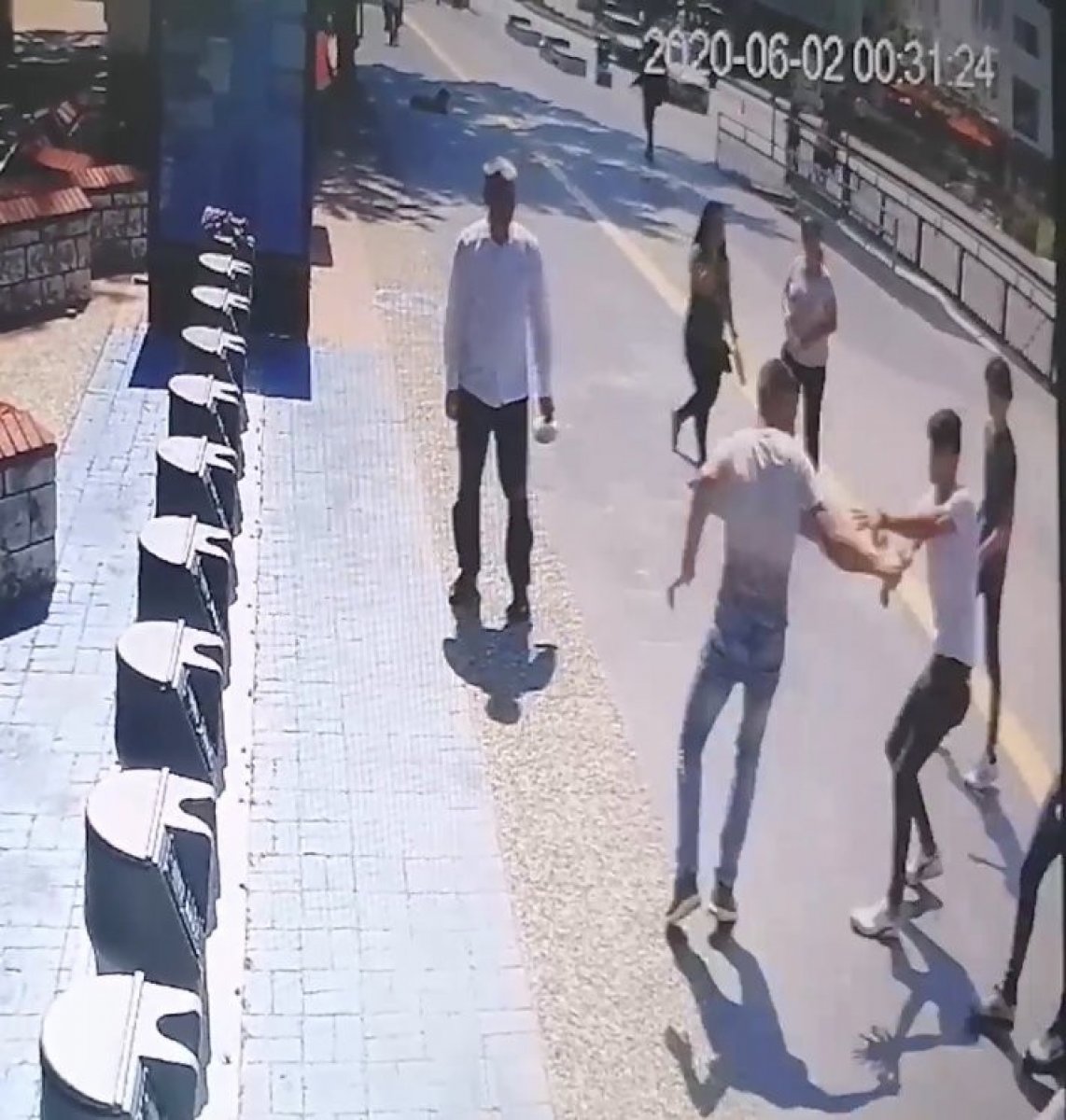 i Antalya'da sigara vermek istemeyince, bıçaklandı