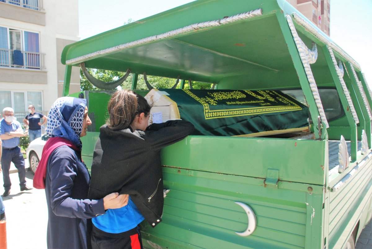 i Platonik aşığı tarafından öldürülen kadın, defnedildi