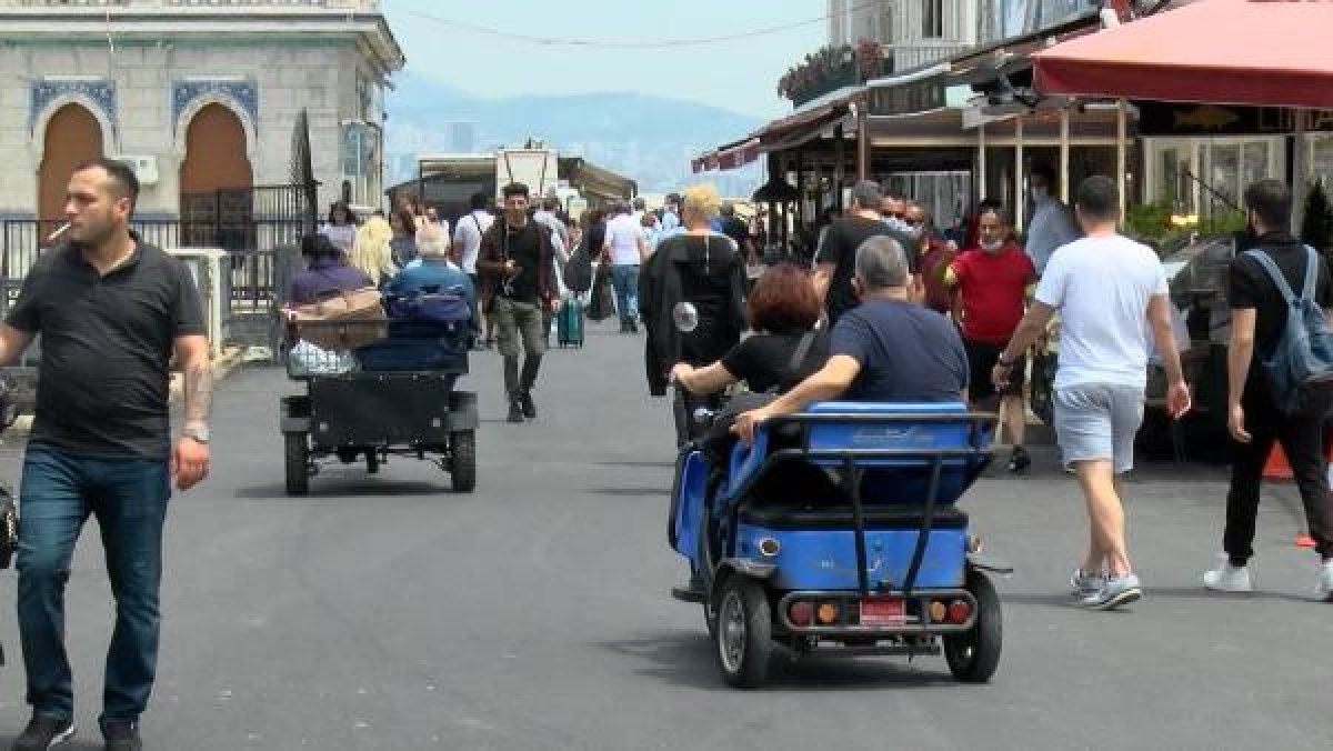 Adalar'da ulaşım elektrikli araçlarla yapılıyor