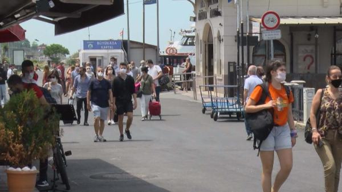 Adalar'da ulaşım elektrikli araçlarla yapılıyor