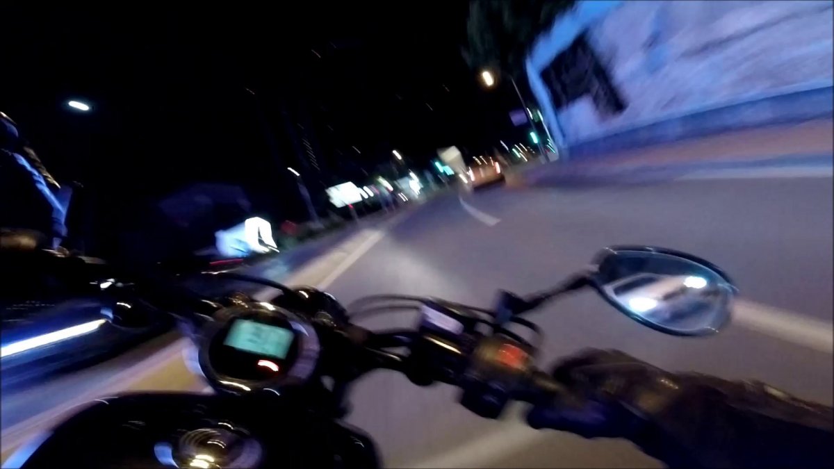 Şişli'de motosiklet sürücüsü takla attı