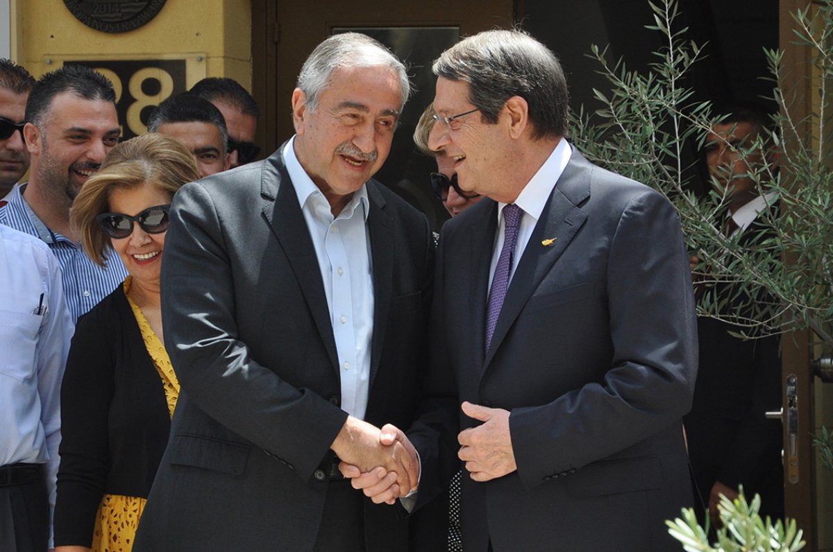 Anastasiadis'ten Mustafa Akıncı kazansın temennisi