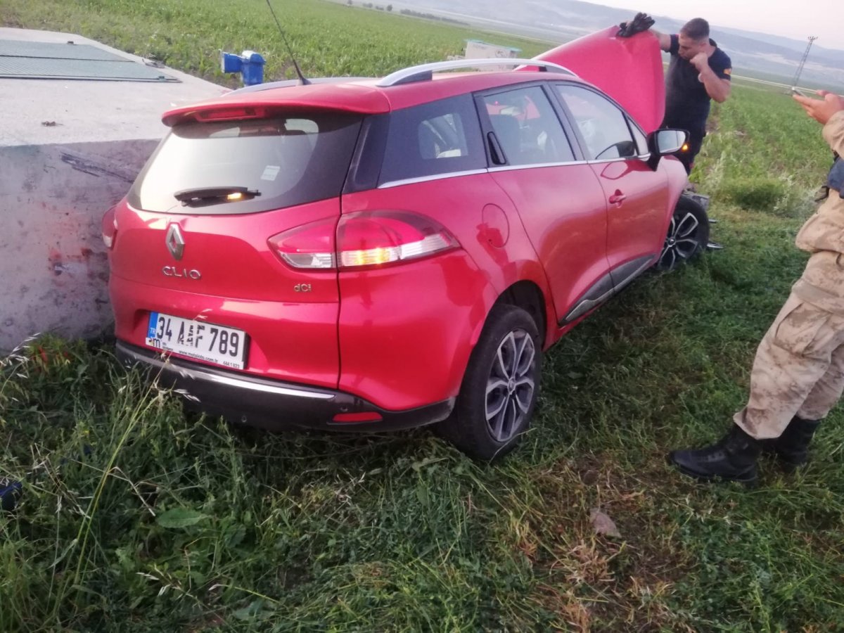 i Amasya'da araç tarlaya uçtu: 3 yaralı