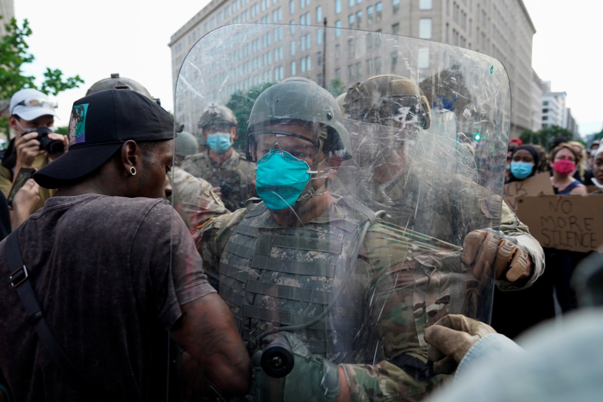 r Trump'ın 10 bin asker isteği Pentagon'un engeline takıldı