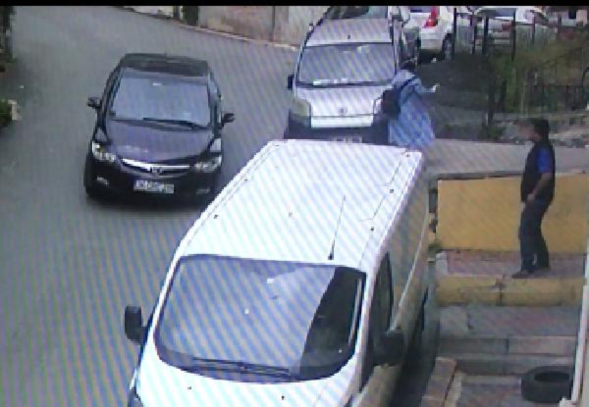 d Beyoğlu'nda kaza yapan araç tehlike saçtı