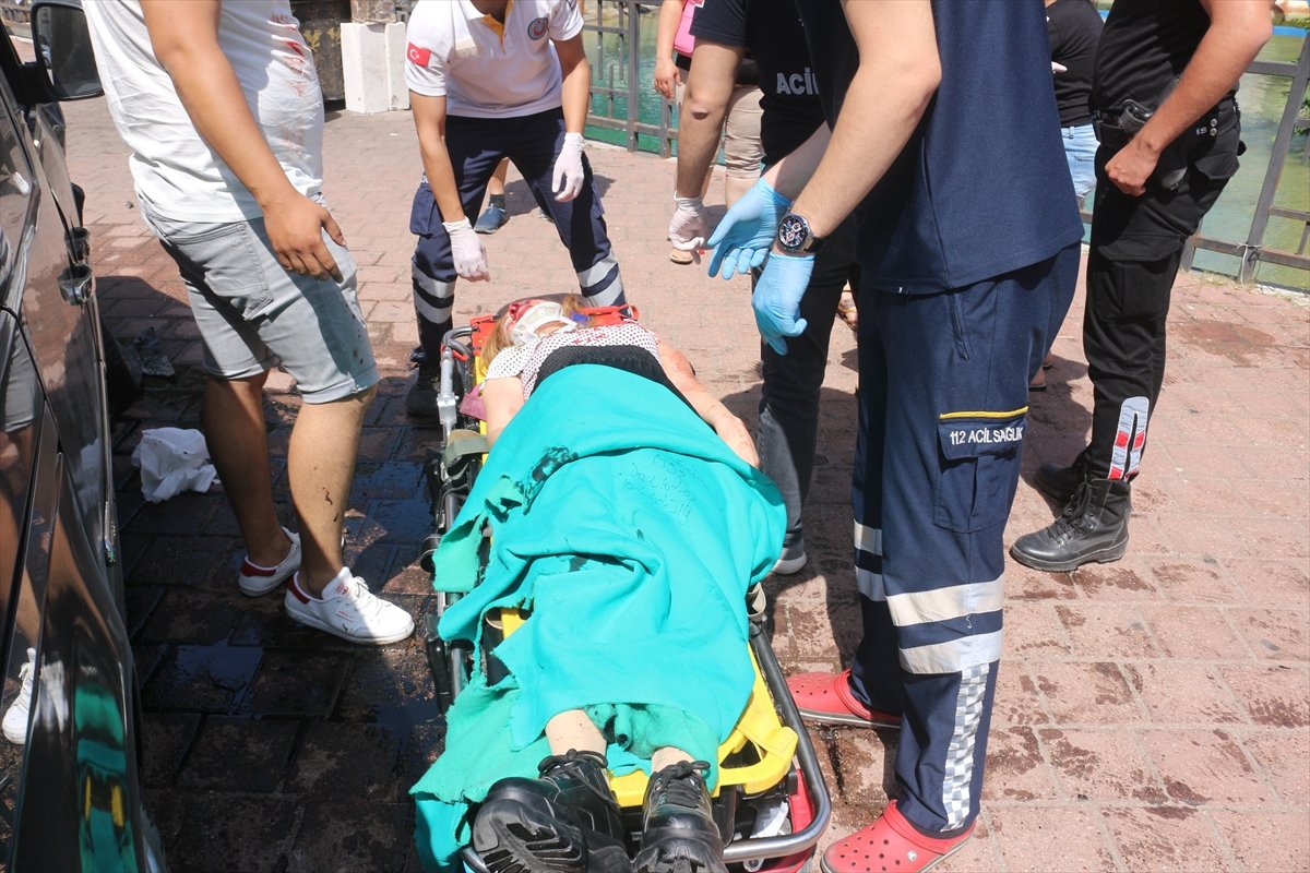 a Adana'da iki araç çarpıştı: 4 yaralı