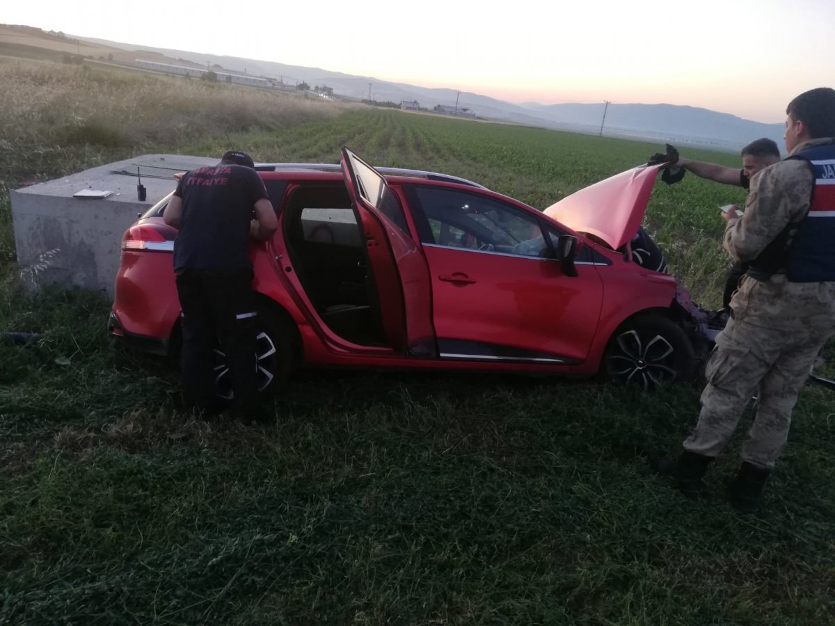 i Amasya'da araç tarlaya uçtu: 3 yaralı