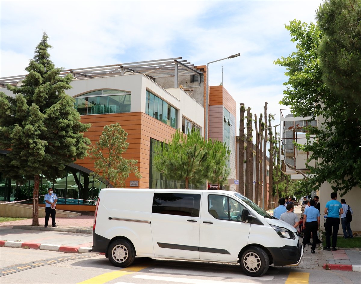 İzmir'de yüksekten düşen inşaat işçisi hayatını kaybetti