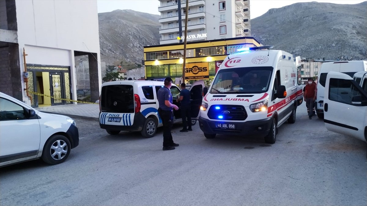 a Eski ve yeni eşinin bıçaklı kavgasında can verdi