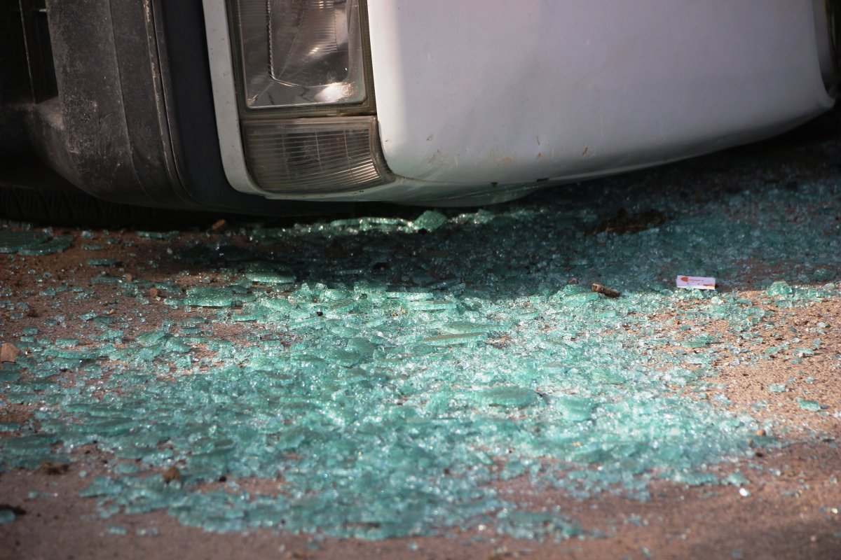 Bisikletli çocuğa çarpmamak için otomobiliyle takla attı