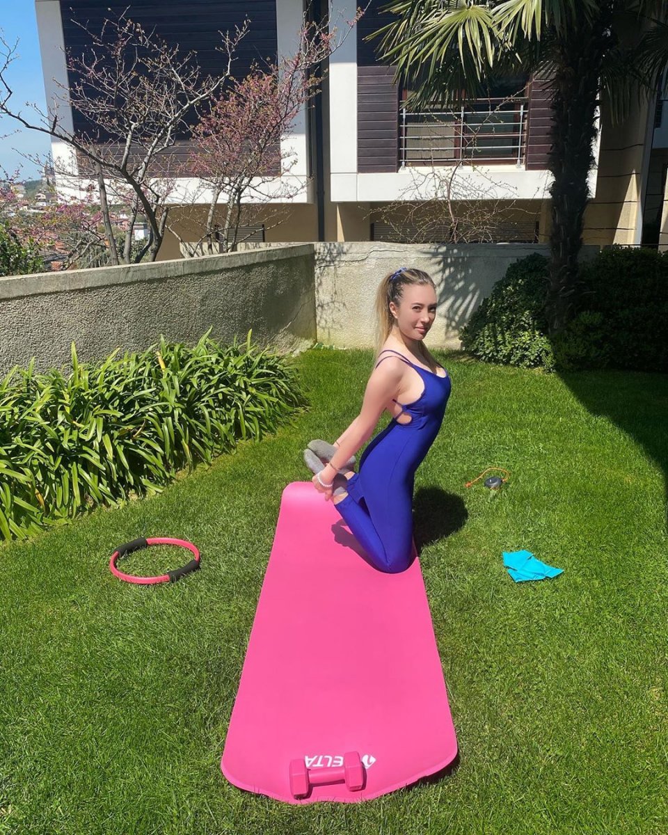 Yasmin Erbil'den bikinili paylaşım