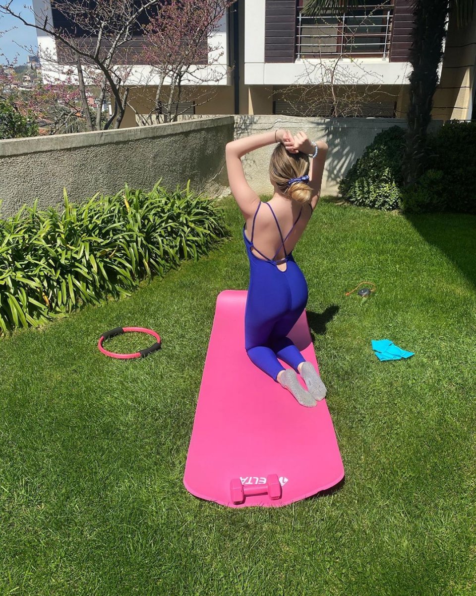 Yasmin Erbil'den bikinili paylaşım