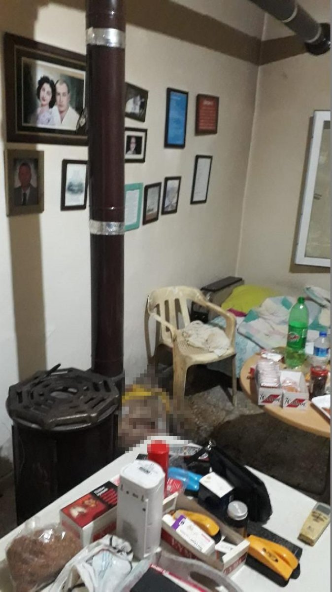 d Yalnız yaşayan adam, evinde yanarak ölmüş olarak bulundu