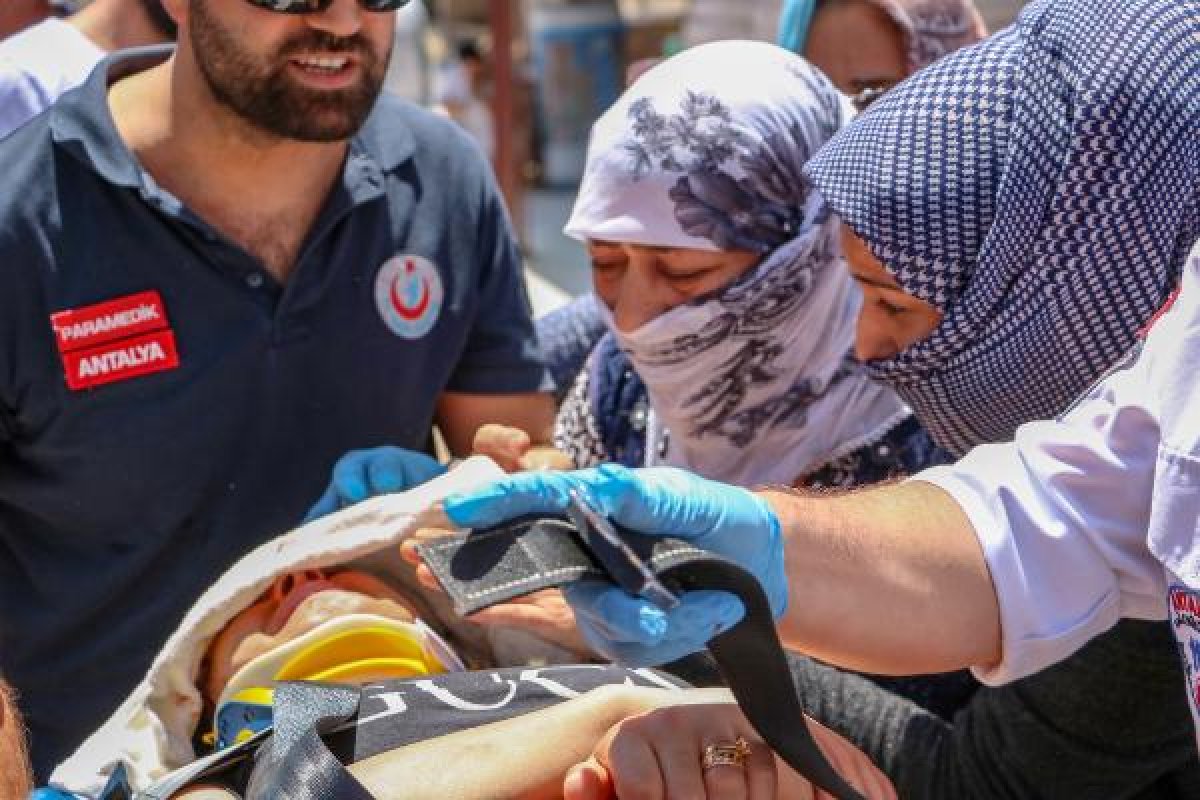 d Antalya'da hamile kadın camdan düştü