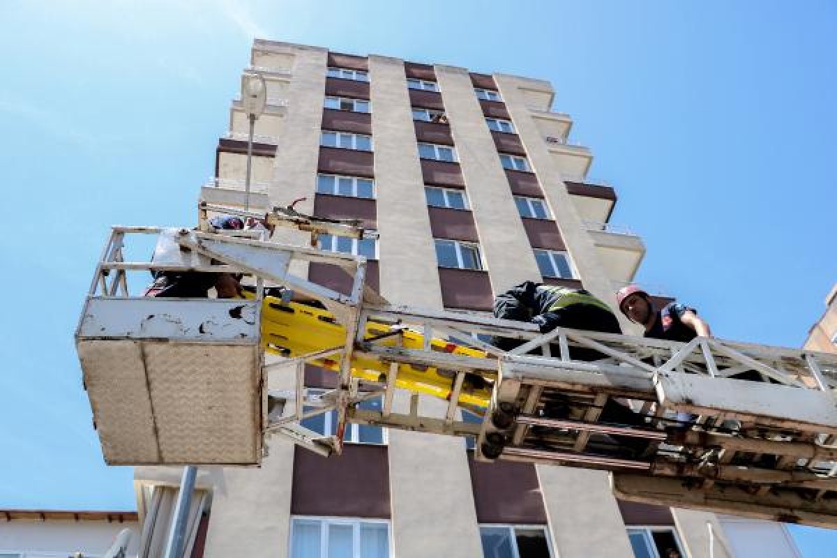 d Antalya'da hamile kadın camdan düştü
