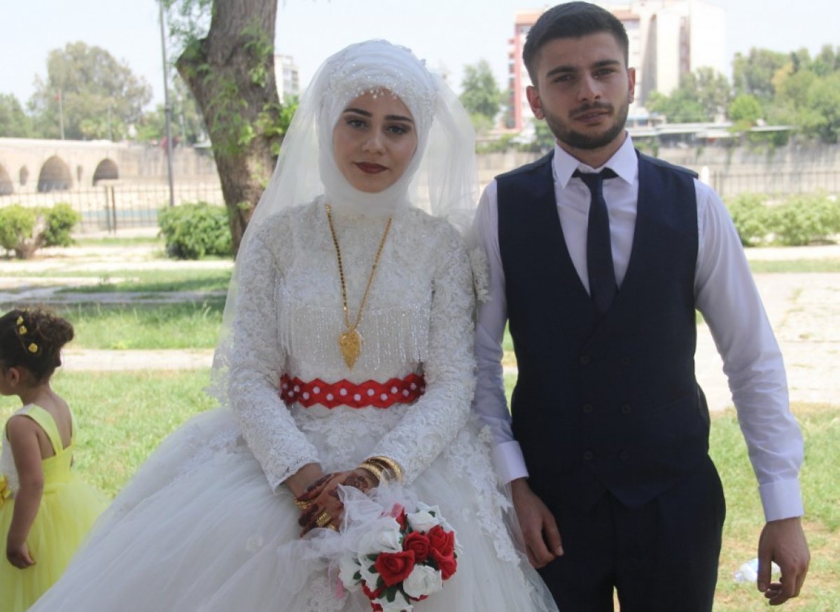 Adana'da gelin arabasını soyup kaçtılar