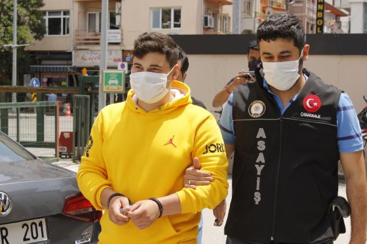 dha Çanakkale'de çaldığı altınları bozduramayınca, yakalandı