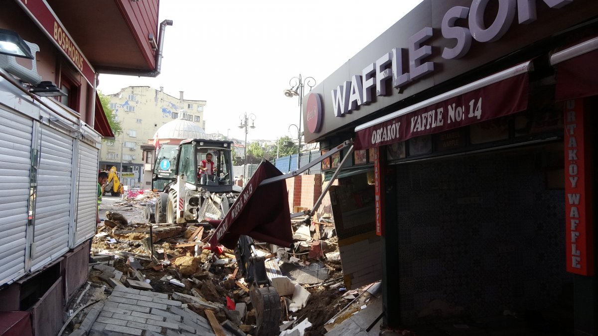 i Ortaköy Kumpirciler Çarşısı'nda yıkıma başlandı