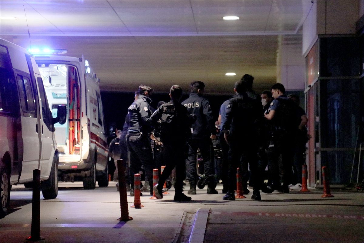 a Birlikte yaşayan çiftin yakınları polise saldırdı