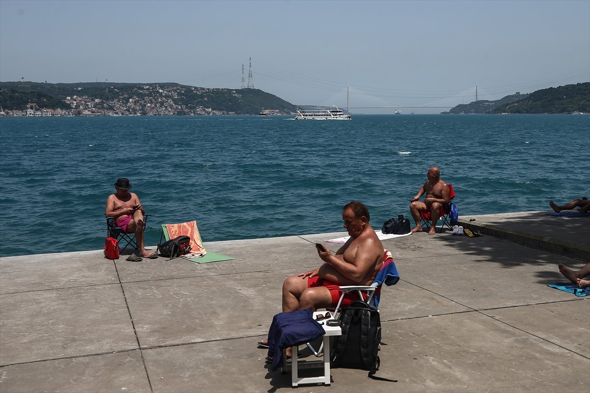 İstanbullular yine sahillere akın etti