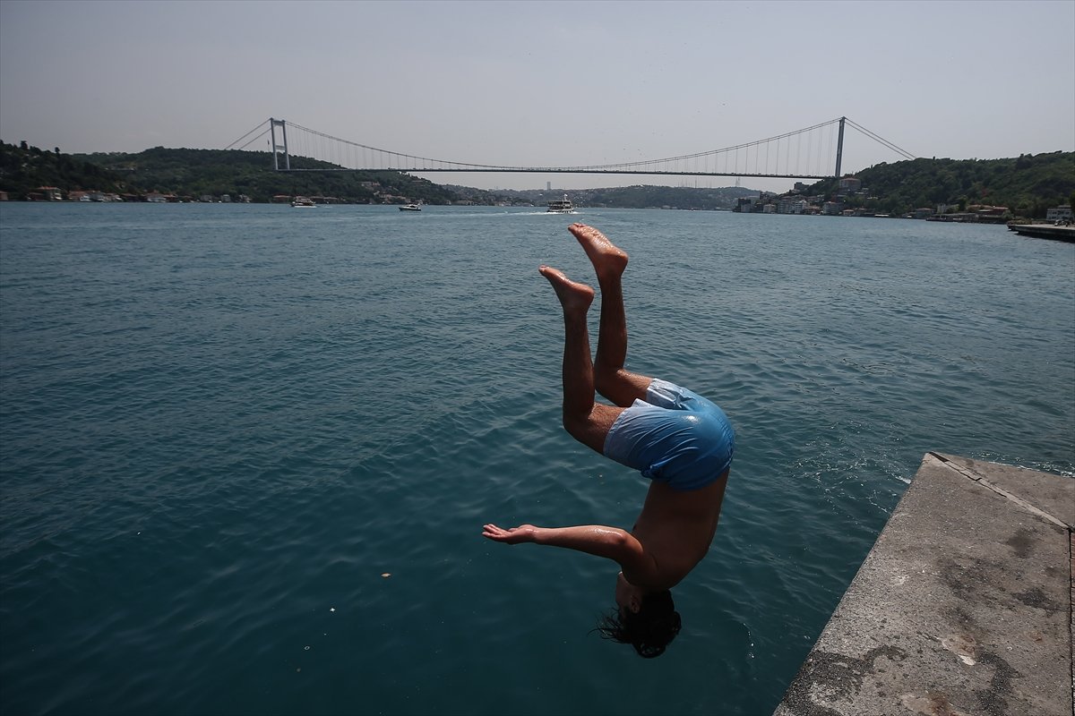 İstanbullular yine sahillere akın etti