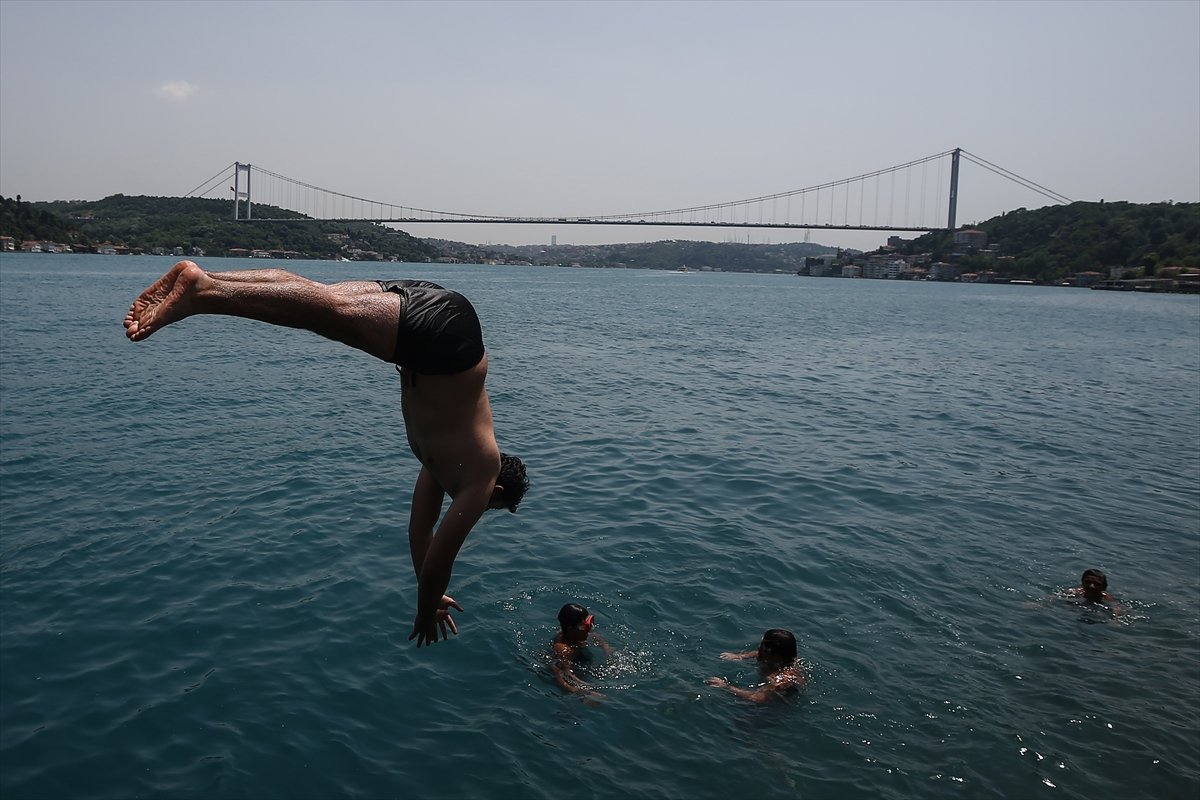 İstanbullular yine sahillere akın etti