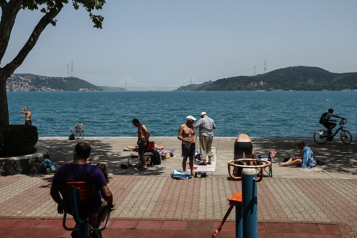 İstanbullular yine sahillere akın etti