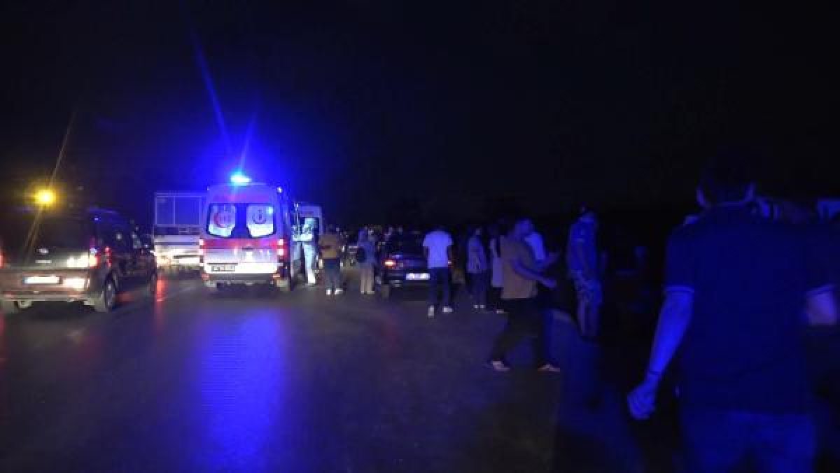 Arnavutköy'de otomobil devrildi: 1 ölü 2 ağır yaralı