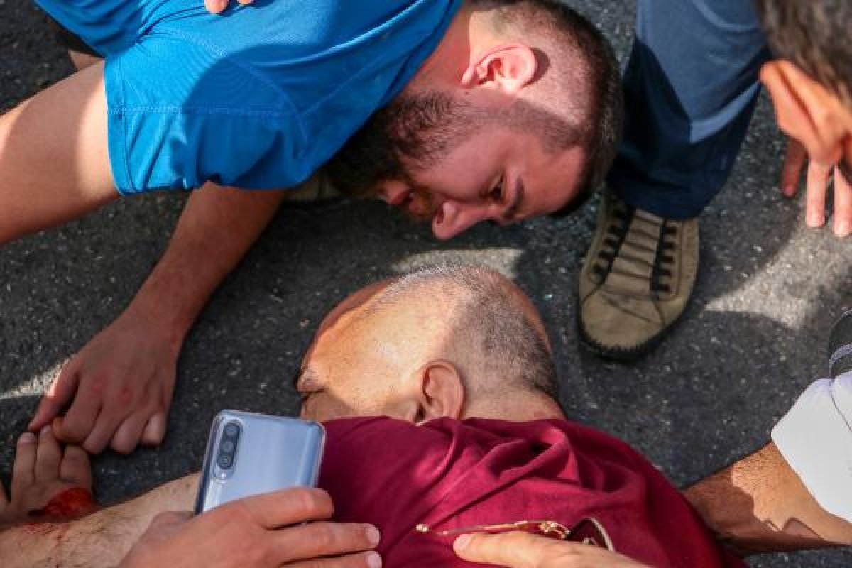 Antalya'da kaza yapan babasının başından ayrılmadı