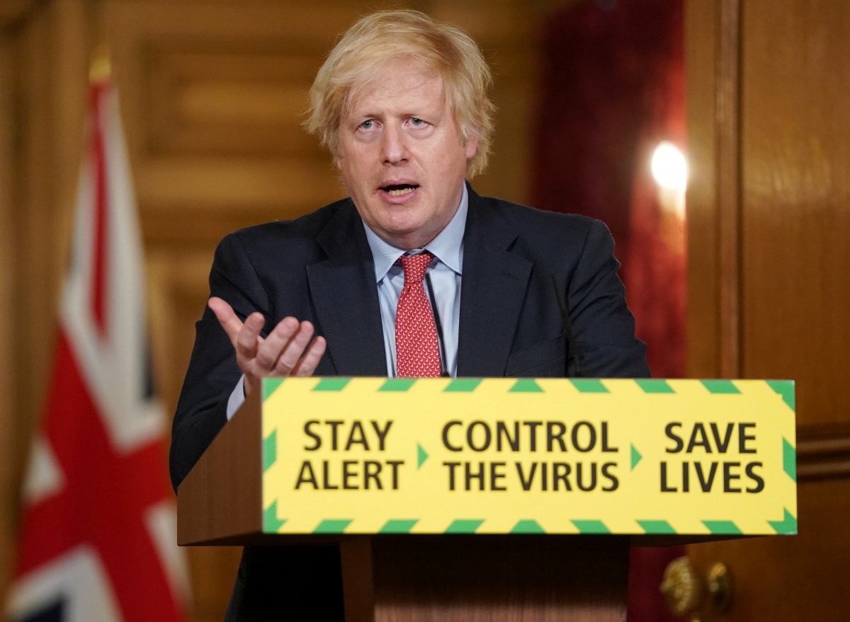 r İngiltere Başbakanı Johnson: Bekarlar evlerde buluşabilir