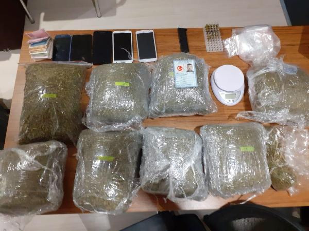 Kadiköy'de otomobil hırsızlarına yapılan operasyon