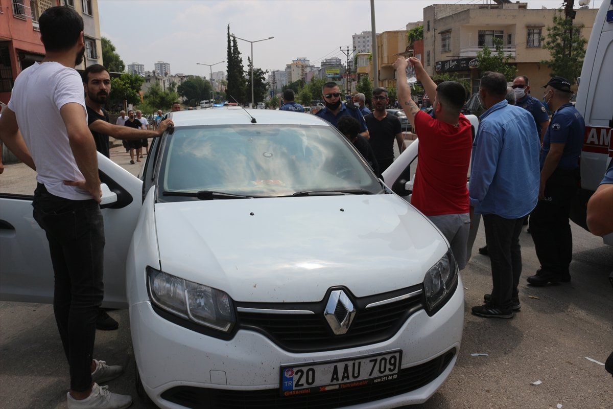 Adana'da iki kardeş, kuzenlerinin saldırısına uğradı