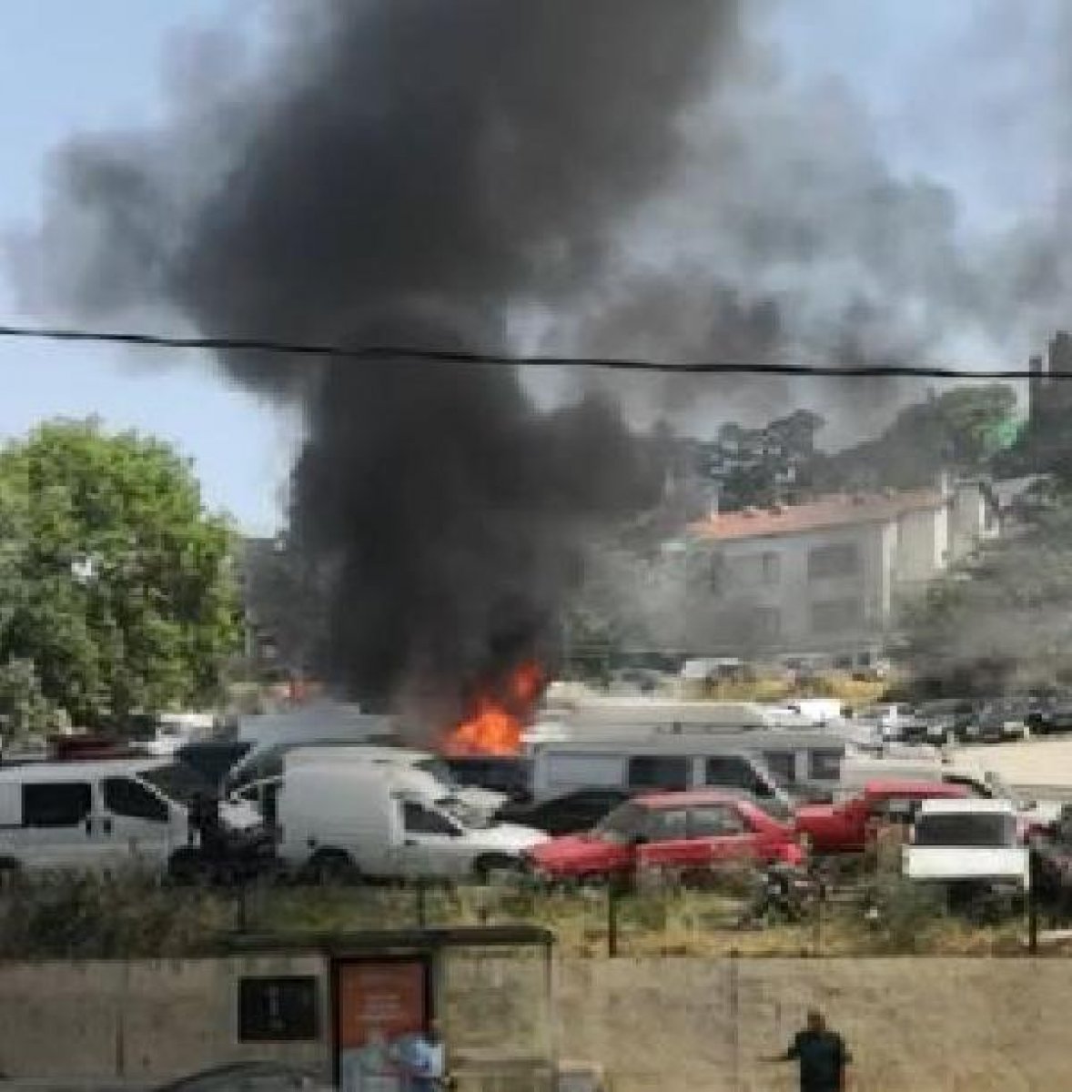 d Kartal'da, Yediemin Otoparkı'nda yangın çıktı