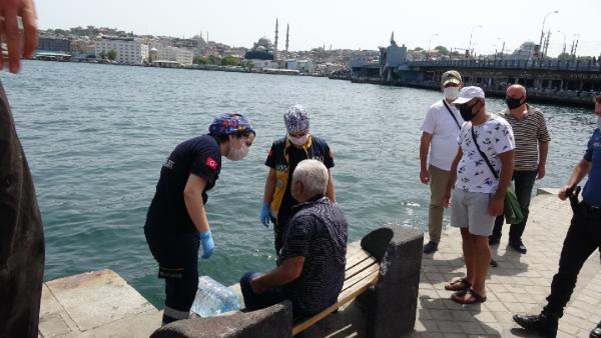 İstanbul'da başı dönen yaşlı adam, denize düştü