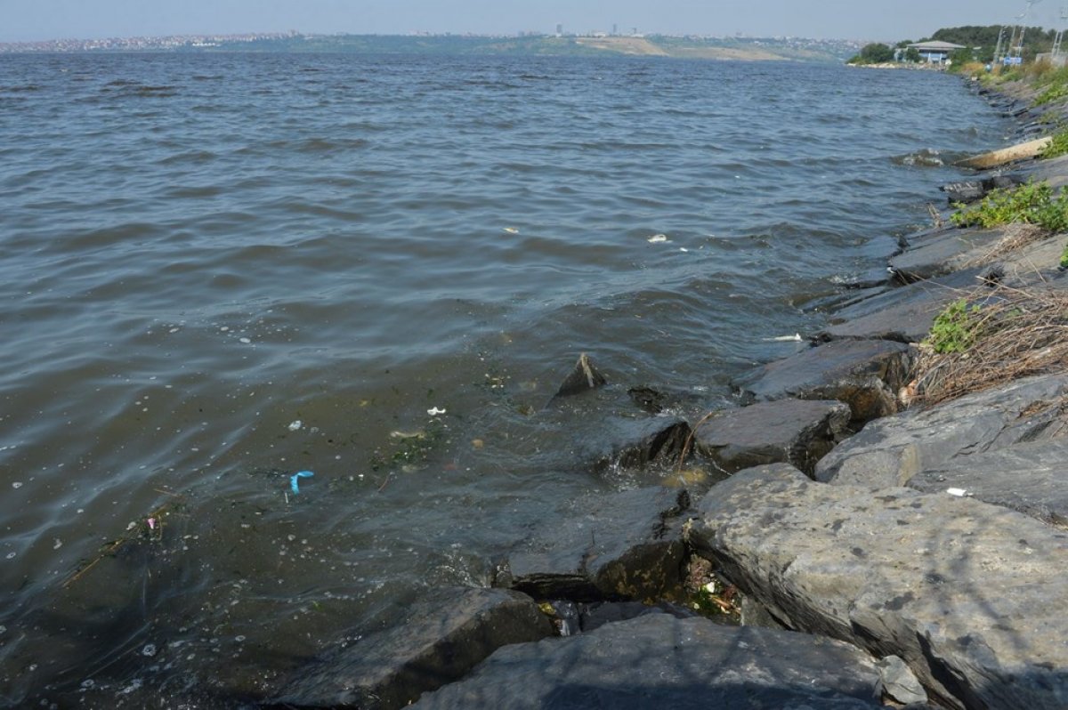 dha Küçükçekmece Gölü'ne bırakılan atık sular görüntülendi