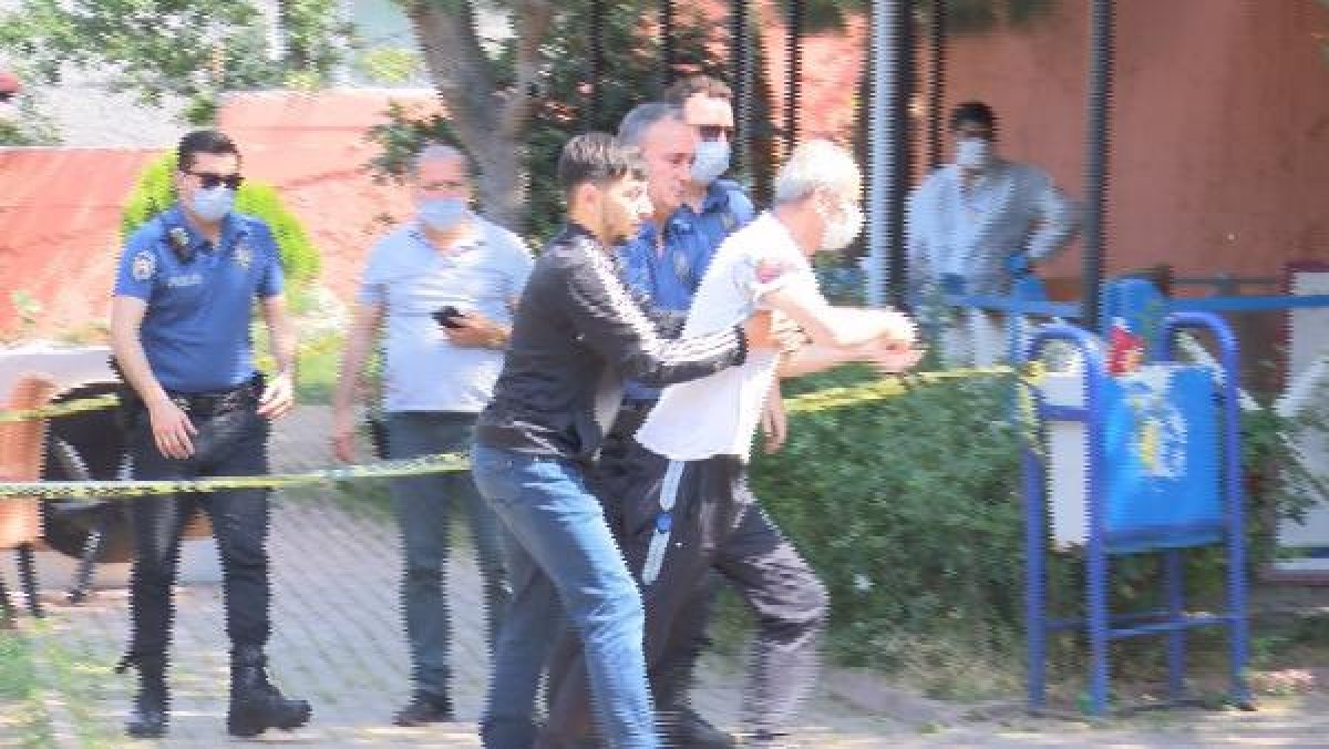 d İstanbul'da 21 yaşındaki genç parkta öldürüldü