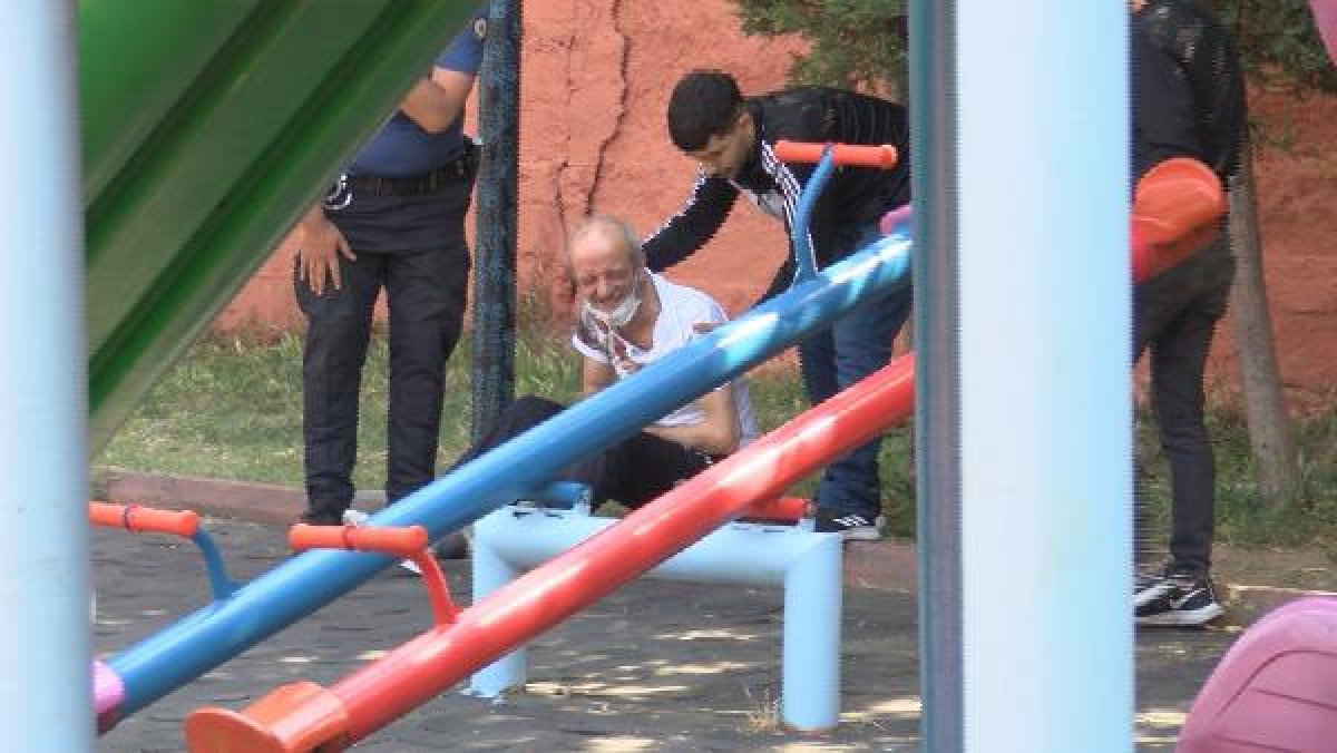 d İstanbul'da 21 yaşındaki genç parkta öldürüldü